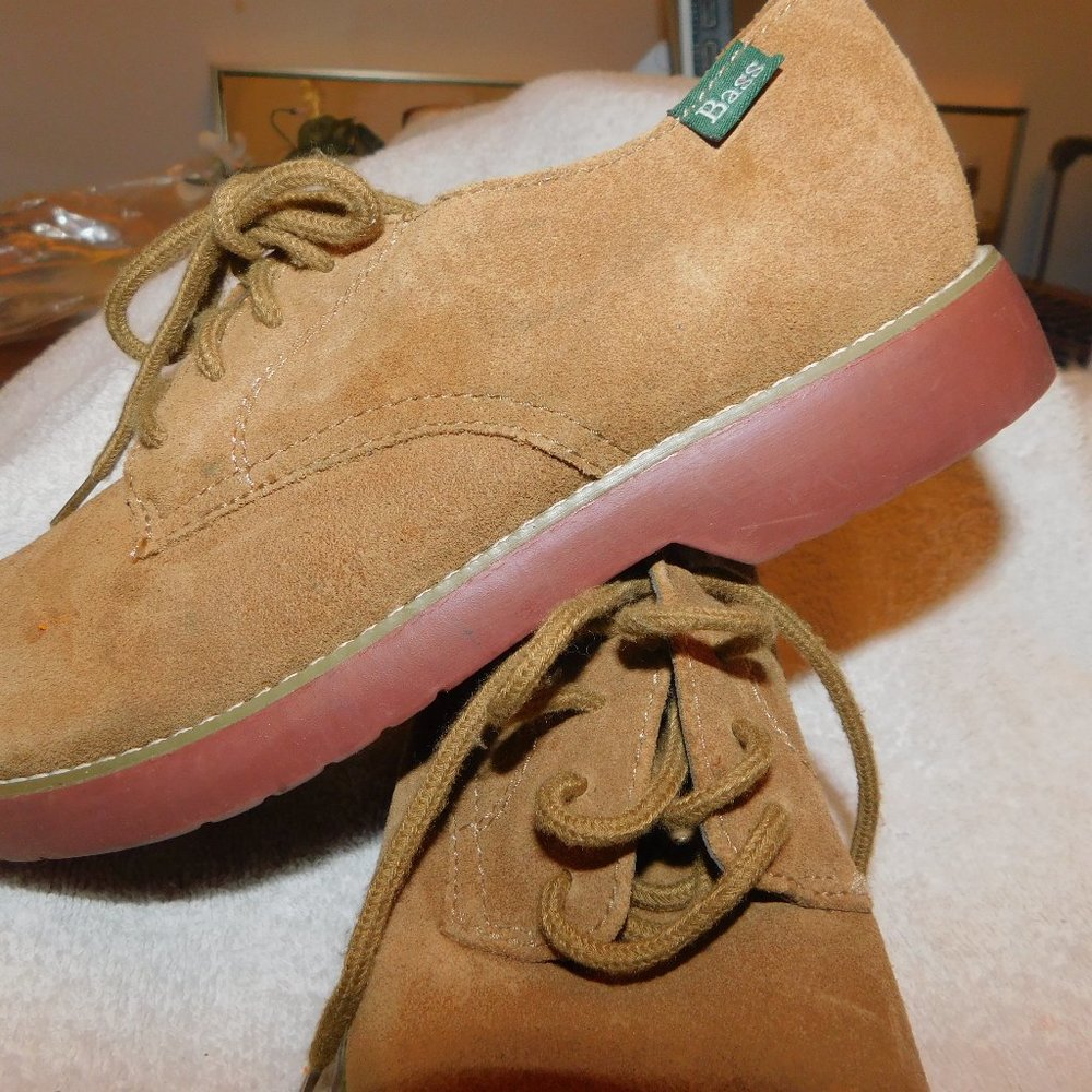 Bass size 6.5 suede tie shoes